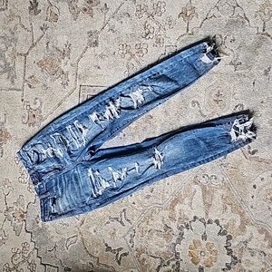 American Eagle Size 4 Short Curvy High Rise Jegging Distressed. Great condition